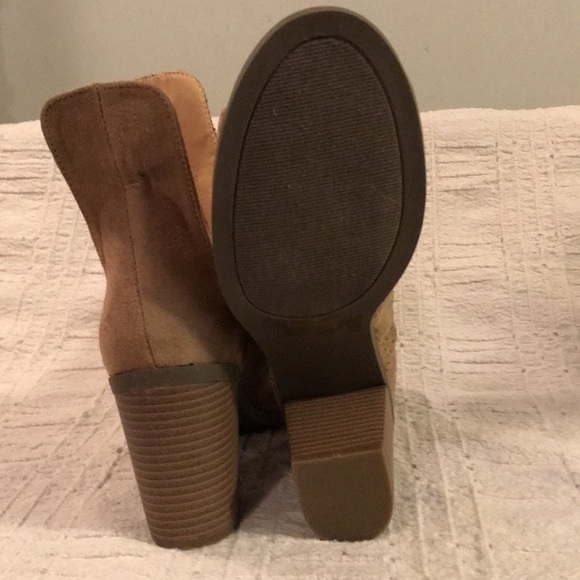 Women’s Nature Breeze Beige Dot-Accent Peep-Toe Faux Suede 3” Heel Bootie Size 9 - Picture 5 of 10